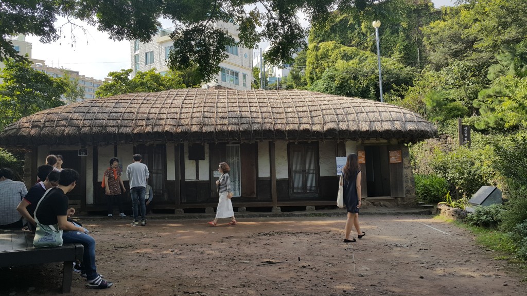 済州島観光地　西帰浦市にいる李仲燮(イ・ジュンソプ)の生家