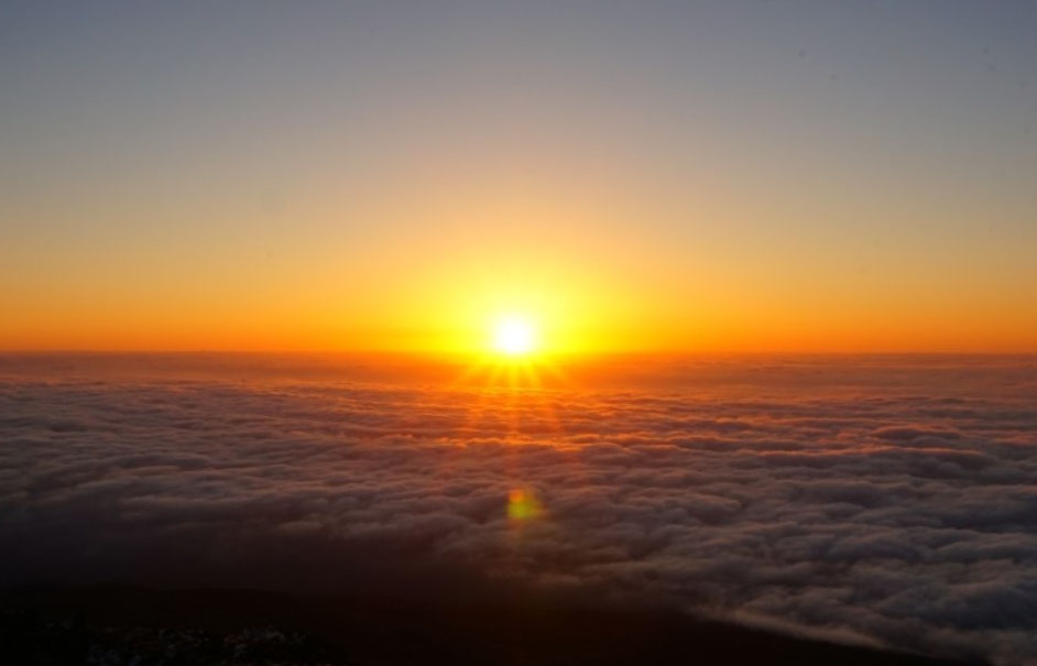 済州島漢拏山の日の出。